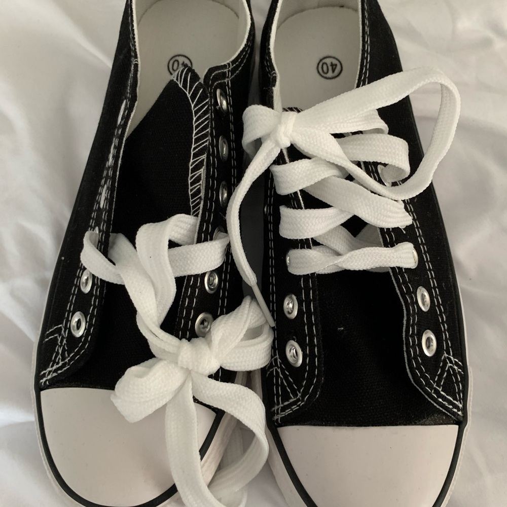 NWOT sneakers